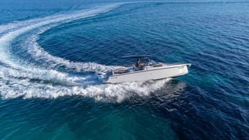 Motorboat Ryck 280 available for yacht charter in Croatia | Yacht4Less