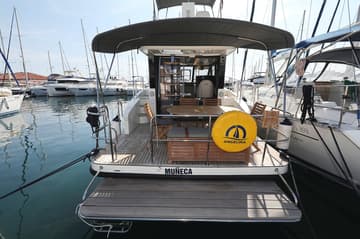 Motorboat Muneca  charter rental in Croatia | Yacht4Less