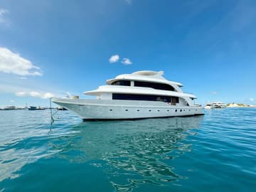 Luxury Yacht North Seven Liveaboard charter rental in Maldives | Yacht4Less