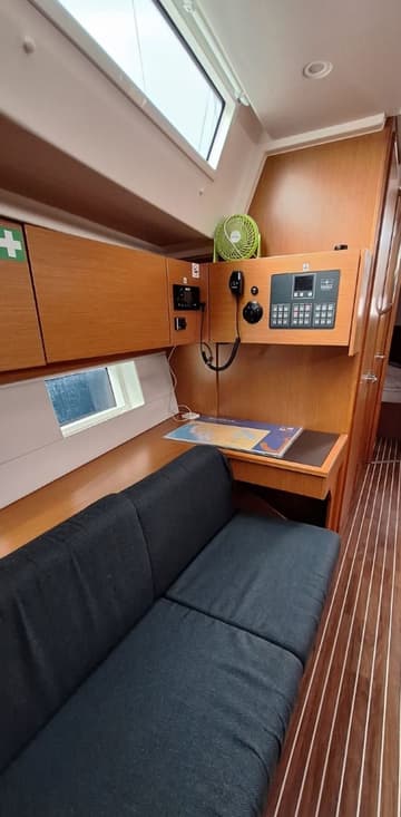 Sailboat Bluna available for yacht charter in Croatia | Yacht4Less
