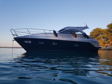 Motorboat Max 1 available for yacht charter in Croatia | Yacht4Less