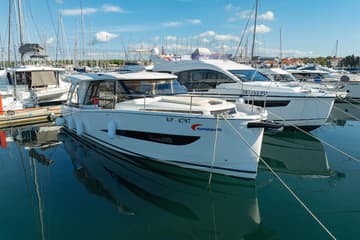 Motorboat Vita Bella charter rental in Croatia | Yacht4Less