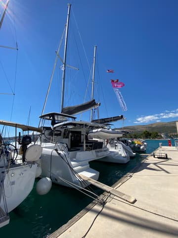 Best Price for a Catamaran Hanselli rental in Croatia | Yacht4Less
