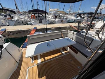 Motorboat Solea available for yacht charter in Croatia | Yacht4Less