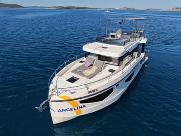 Motorboat Mackata charter rental in Croatia | Yacht4Less