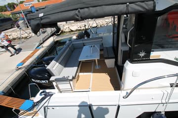 Motorboat Navis Amoris available for yacht charter in Croatia | Yacht4Less