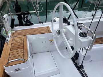 Sailboat Luna available for yacht charter in Croatia | Yacht4Less