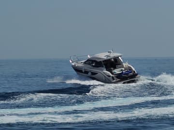 Motorboat Villa Jahta charter rental in Croatia | Yacht4Less