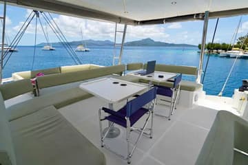 Catamaran GILISS available for yacht charter in French Polynesia | Yacht4Less