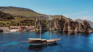 Gulet Hande - Capo Galera charter rental in Italy | Yacht4Less