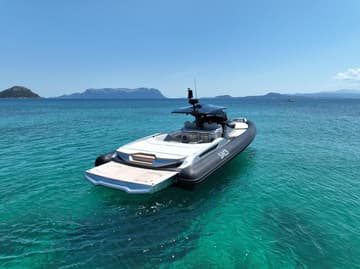 Motorboat Goldfinger available for yacht charter in Italy | Yacht4Less