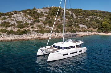Catamaran Uma available for yacht charter in Croatia | Yacht4Less