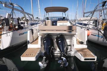 Motorboat Planac charter rental in Spain | Yacht4Less
