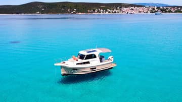 Motorboat H8 available for yacht charter in Croatia | Yacht4Less