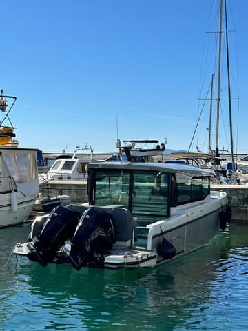 Motorboat Navtia available for yacht charter in Croatia | Yacht4Less