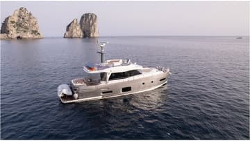 Motorboat Ciù Ciù charter rental in Italy | Yacht4Less