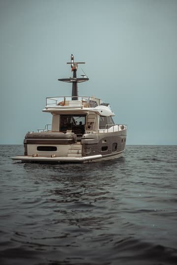 Motorboat Ciù Ciù available for yacht charter in Italy | Yacht4Less