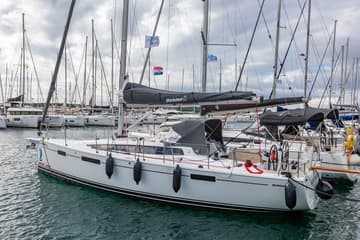 Sailboat Lieutenant Dan available for yacht charter in Croatia | Yacht4Less