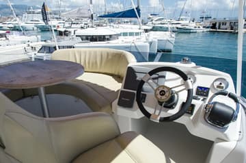 Motorboat Galeb available for yacht charter in Croatia | Yacht4Less