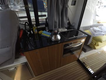 Motorboat Malinkonija available for yacht charter in Croatia | Yacht4Less