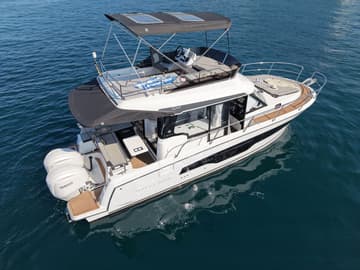 Motorboat Sea King available for yacht charter in Croatia | Yacht4Less