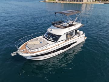 Best Price for a Motorboat Sea King rental in Croatia | Yacht4Less