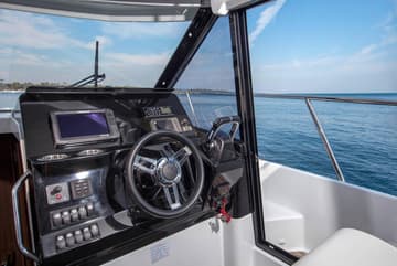 Motorboat Sea King available for yacht charter in Croatia | Yacht4Less