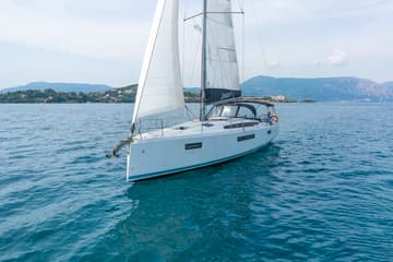 Best Price for a Sailboat Zheng Yi Sao (郑一嫂) rental in Greece | Yacht4Less