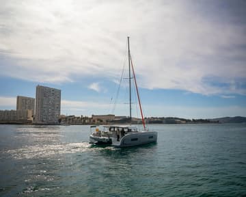 Best Price for a Catamaran Lom rental in France | Yacht4Less