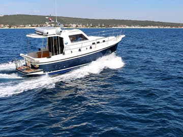 Motorboat Vella charter rental in Croatia | Yacht4Less