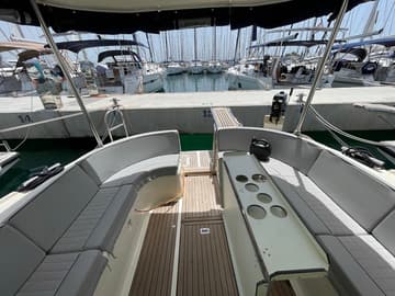 Motorboat Vella available for yacht charter in Croatia | Yacht4Less