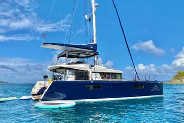 Catamaran Ventana Al Mar charter rental in Belize | Yacht4Less