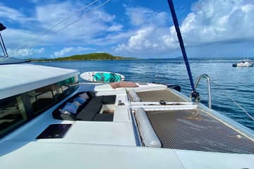 Catamaran Ventana Al Mar available for yacht charter in Belize | Yacht4Less