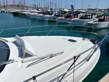 Motorboat Brač available for yacht charter in Croatia | Yacht4Less