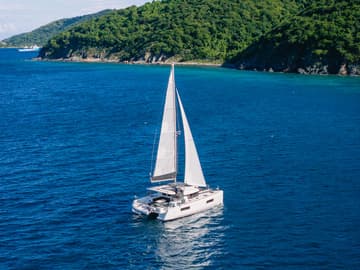 Best Price for a Catamaran Cloudwalker rental in BVI | Yacht4Less
