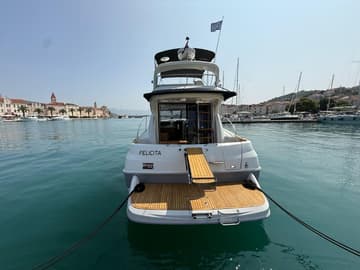 Best Price for a Motorboat Antares 36 rental in Croatia | Yacht4Less