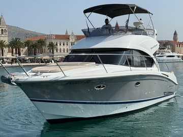 Motorboat Antares 36 available for yacht charter in Croatia | Yacht4Less