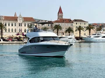 Motorboat Antares 36 charter rental in Croatia | Yacht4Less