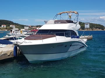 Motorboat Santin charter rental in Croatia | Yacht4Less