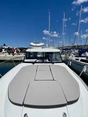 Motorboat Helios available for yacht charter in Croatia | Yacht4Less