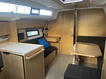 Sailboat Simea available for yacht charter in France | Yacht4Less