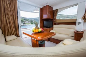 Motorboat Franchy available for yacht charter in Croatia | Yacht4Less
