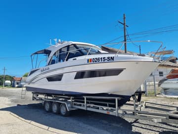 Motorboat Bella Vista available for yacht charter in Croatia | Yacht4Less