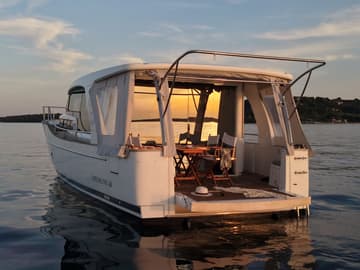 Motorboat Citadel available for yacht charter in Croatia | Yacht4Less