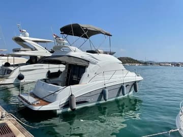 Motorboat Antares 32 Fly charter rental in Croatia | Yacht4Less