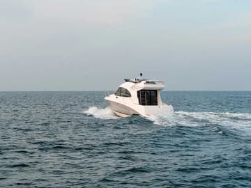 Best Price for a Motorboat Antares 32 Fly rental in Croatia | Yacht4Less