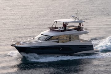 Motorboat Baby Indy available for yacht charter in Croatia | Yacht4Less