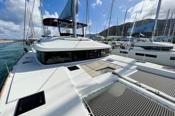 Catamaran Amanda available for yacht charter in BVI | Yacht4Less
