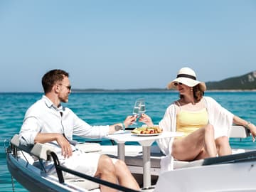 Motorboat Axopar 29 available for yacht charter in Croatia | Yacht4Less