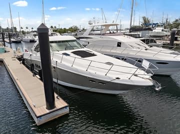 Motorboat Parr T On charter rental in USA | Yacht4Less